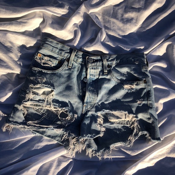 Levi’s Shorts - Picture 6 of 8
